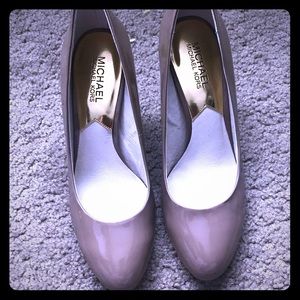 MK NUDE PUMPS